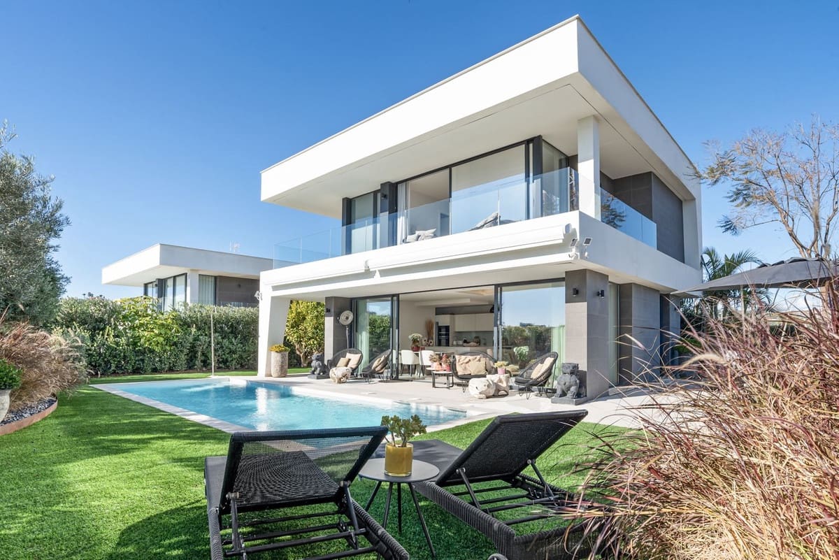 3 chambre Villa/Maison à vendre à Manilva avec piscine - 1 295 000 € (Ref: 9705039)