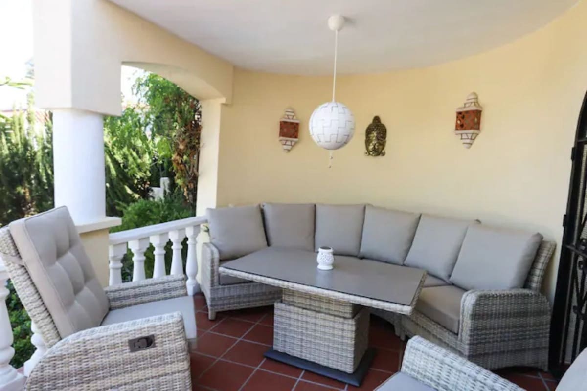 5 soveværelse Villa til salg i Nueva Andalucia med swimmingpool garage - € 1.295.000 (Ref: 9705040)