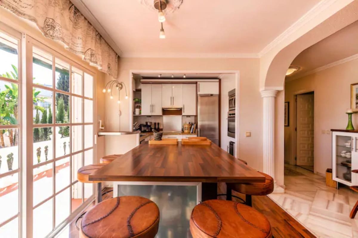 5 soveværelse Villa til salg i Nueva Andalucia med swimmingpool garage - € 1.295.000 (Ref: 9705040)