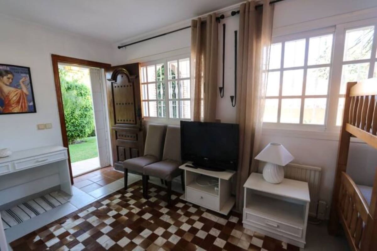 5 soveværelse Villa til salg i Nueva Andalucia med swimmingpool garage - € 1.295.000 (Ref: 9705040)