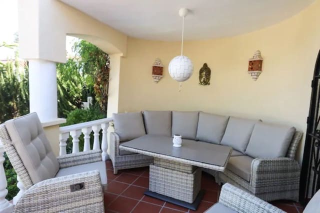 5 soveværelse Villa til salg i La Dama de Noche - La Alzambra, Marbella med swimmingpool garage - € 1.295.000 (Ref: 9705040)