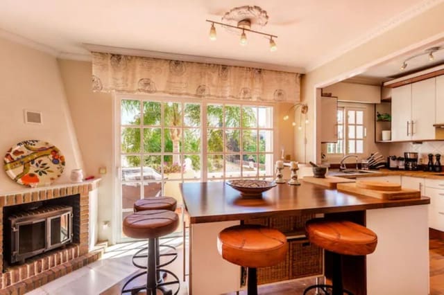 5 soveværelse Villa til salg i La Dama de Noche - La Alzambra, Marbella med swimmingpool garage - € 1.295.000 (Ref: 9705040)
