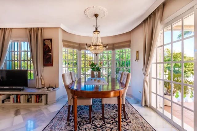 5 soveværelse Villa til salg i La Dama de Noche - La Alzambra, Marbella med swimmingpool garage - € 1.295.000 (Ref: 9705040)