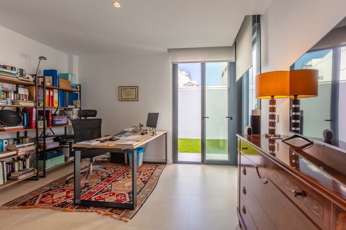 4 soverom Villa til salgs i La Duquesa / Puerto de la Duquesa med svømmebasseng garasje - € 1 298 000 (Ref: 9705041)