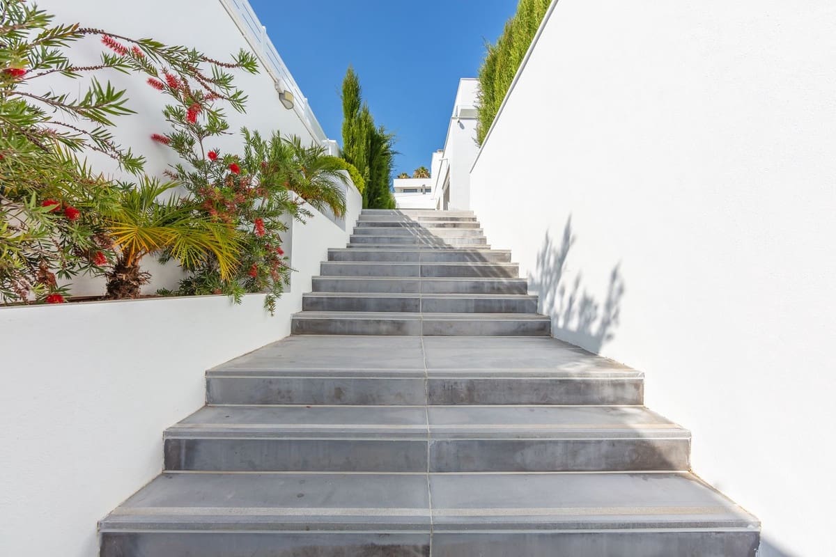 4 soverom Villa til salgs i La Duquesa / Puerto de la Duquesa med svømmebasseng garasje - € 1 298 000 (Ref: 9705041)