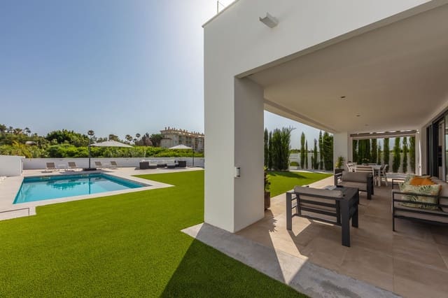 4 soverom Villa til salgs i La Duquesa / Puerto de la Duquesa, Manilva med svømmebasseng garasje - € 1 298 000 (Ref: 9705041)