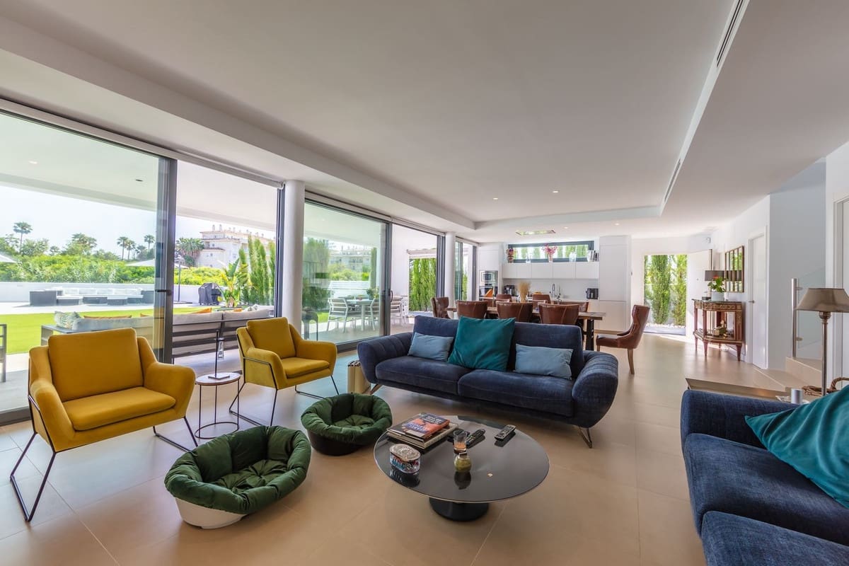 4 soverom Villa til salgs i La Duquesa / Puerto de la Duquesa med svømmebasseng garasje - € 1 298 000 (Ref: 9705041)