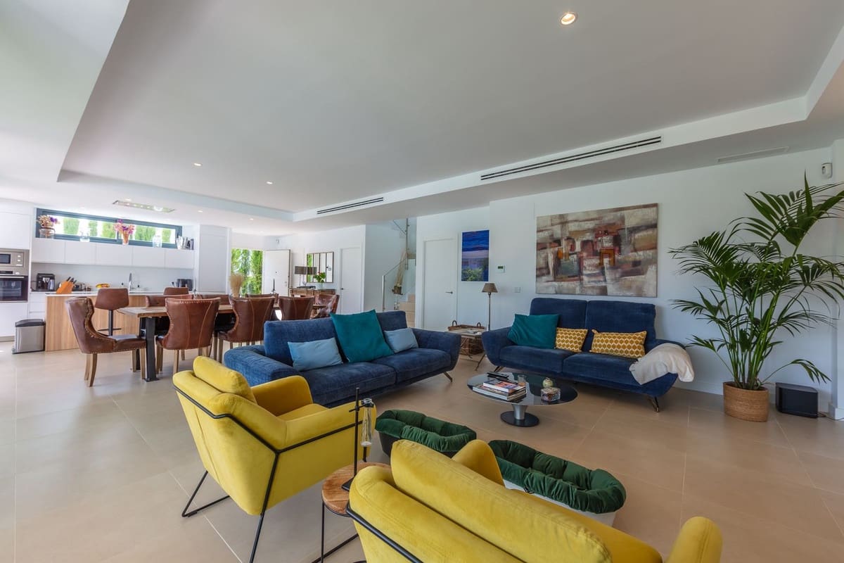 4 soverom Villa til salgs i La Duquesa / Puerto de la Duquesa med svømmebasseng garasje - € 1 298 000 (Ref: 9705041)