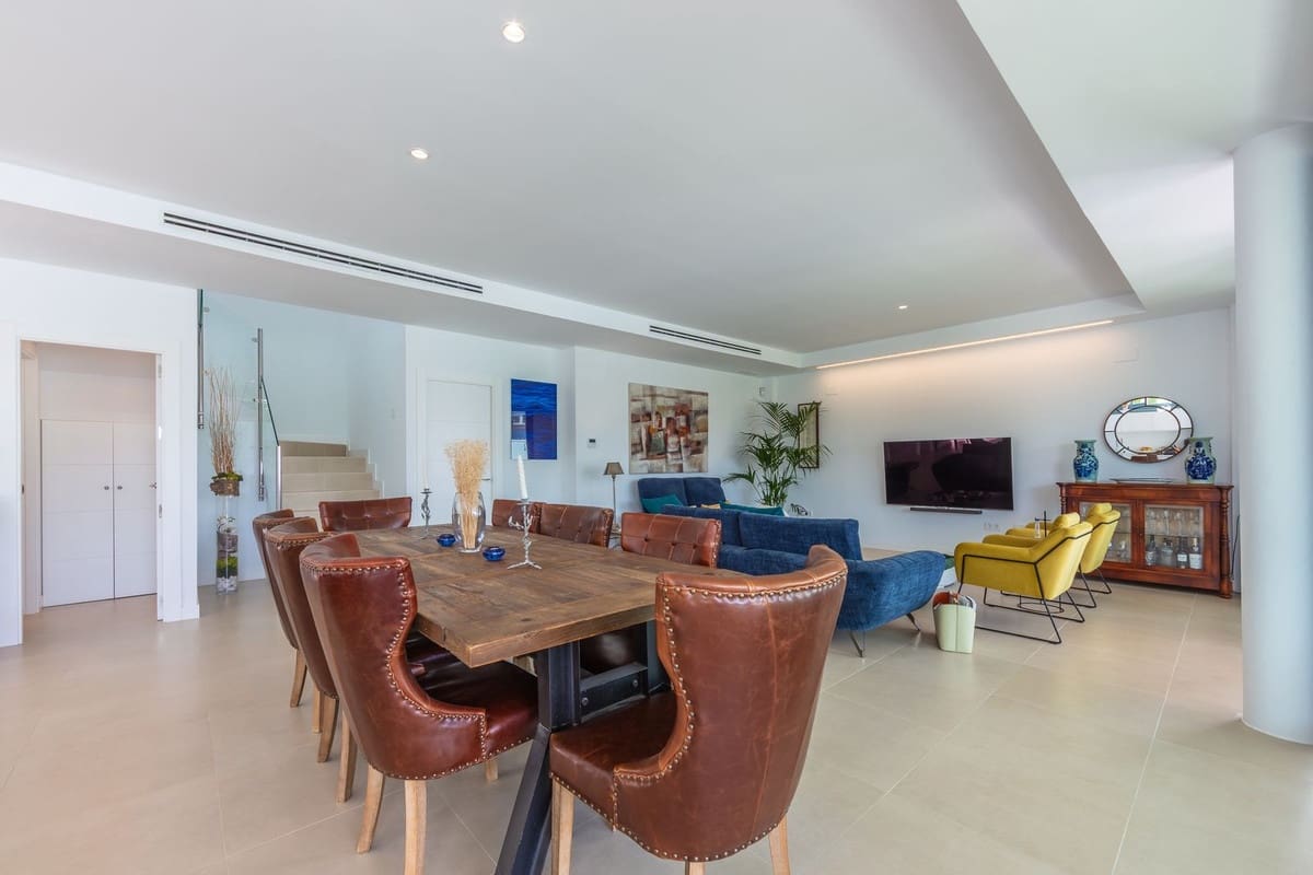 4 soverom Villa til salgs i La Duquesa / Puerto de la Duquesa med svømmebasseng garasje - € 1 298 000 (Ref: 9705041)