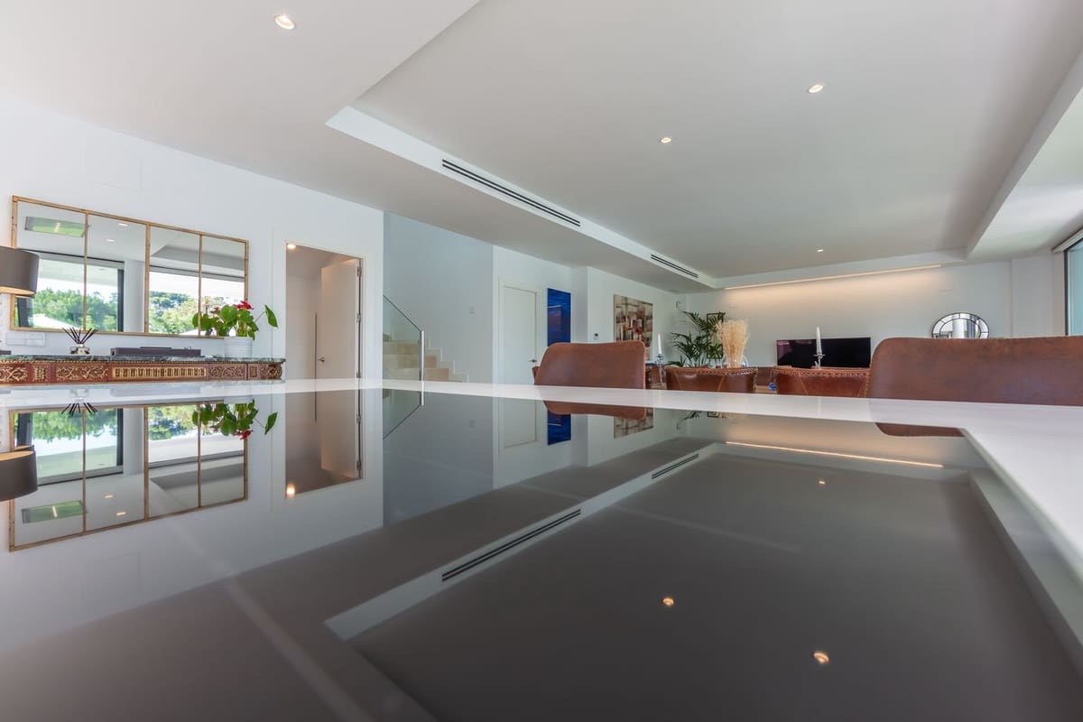 4 soverom Villa til salgs i La Duquesa / Puerto de la Duquesa med svømmebasseng garasje - € 1 298 000 (Ref: 9705041)