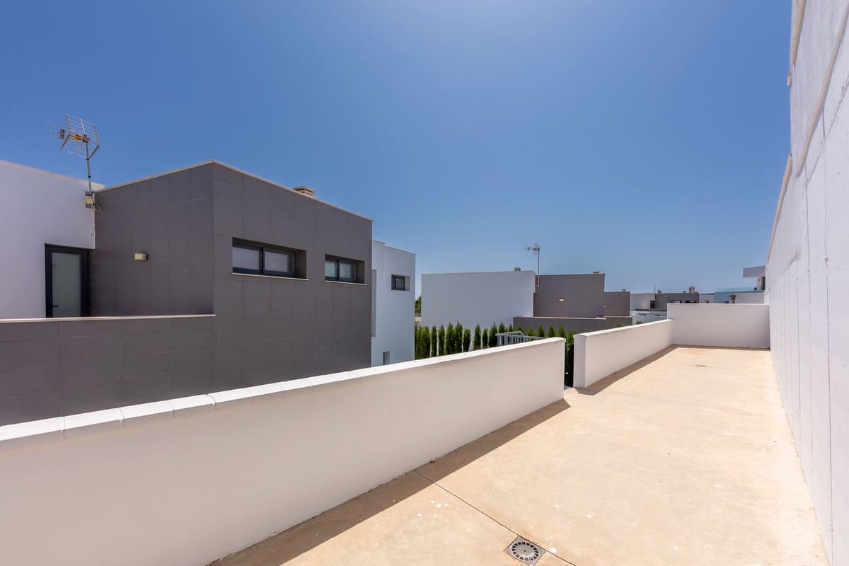 4 soverom Villa til salgs i La Duquesa / Puerto de la Duquesa med svømmebasseng garasje - € 1 298 000 (Ref: 9705041)