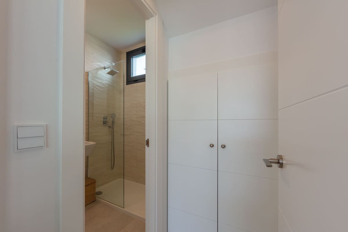 4 soverom Villa til salgs i La Duquesa / Puerto de la Duquesa med svømmebasseng garasje - € 1 298 000 (Ref: 9705041)