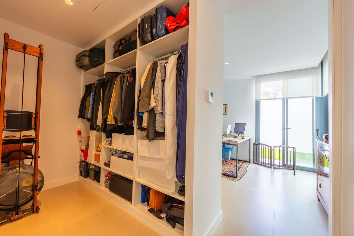 4 soverom Villa til salgs i La Duquesa / Puerto de la Duquesa med svømmebasseng garasje - € 1 298 000 (Ref: 9705041)