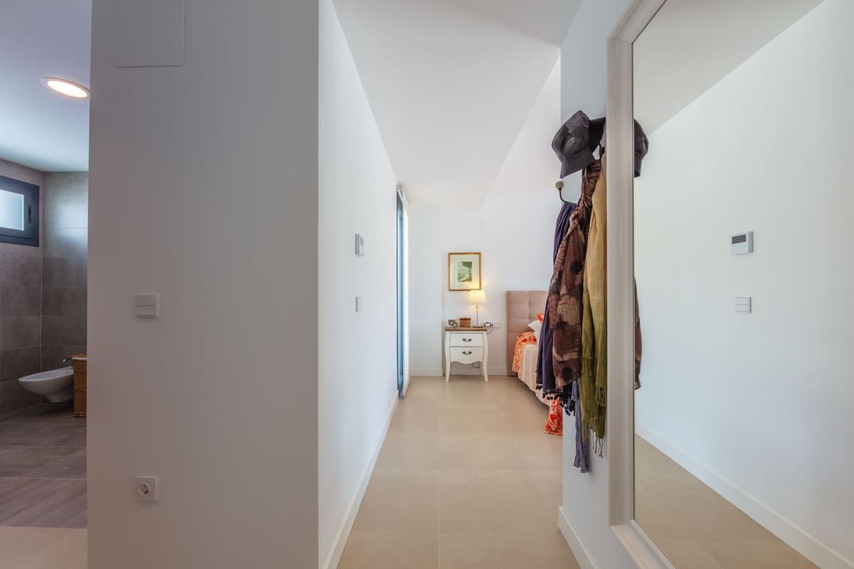4 soverom Villa til salgs i La Duquesa / Puerto de la Duquesa med svømmebasseng garasje - € 1 298 000 (Ref: 9705041)