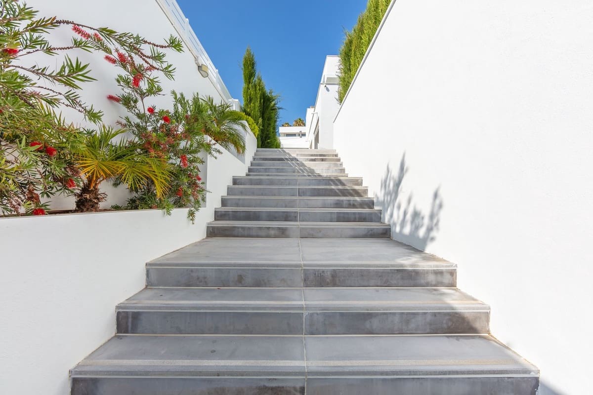 4 soverom Villa til salgs i La Duquesa / Puerto de la Duquesa med svømmebasseng garasje - € 1 298 000 (Ref: 9705041)