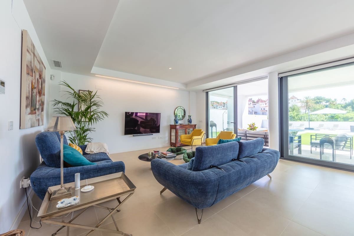4 soverom Villa til salgs i La Duquesa / Puerto de la Duquesa med svømmebasseng garasje - € 1 298 000 (Ref: 9705041)