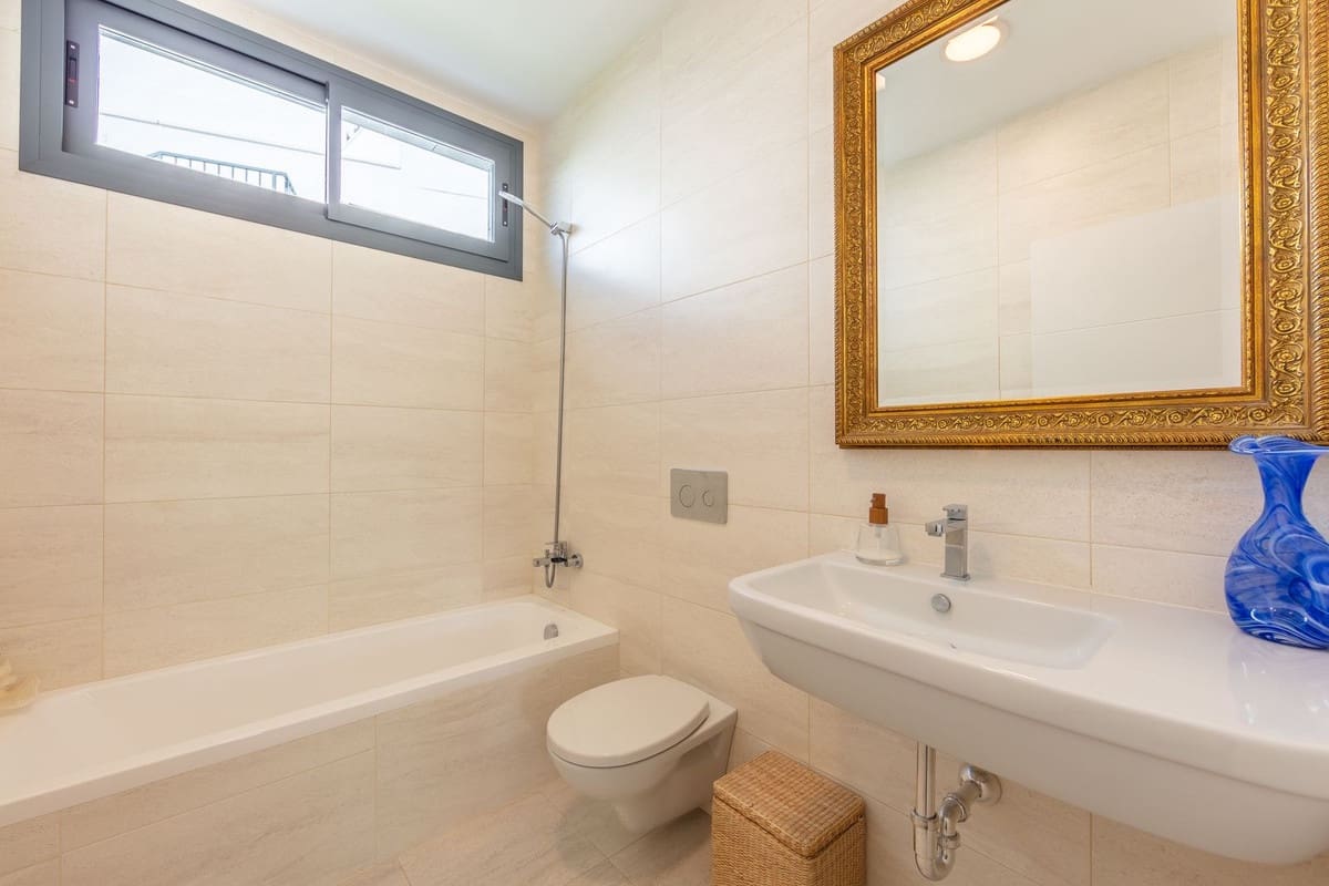 4 soverom Villa til salgs i La Duquesa / Puerto de la Duquesa med svømmebasseng garasje - € 1 298 000 (Ref: 9705041)