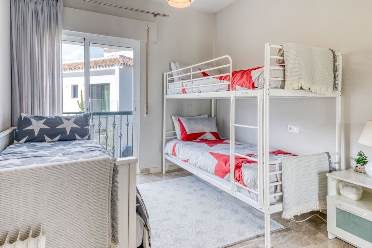 4 makuuhuone Huvila myytävänä paikassa Calahonda mukana uima-altaan - 1 299 000 € (Ref: 9705042)