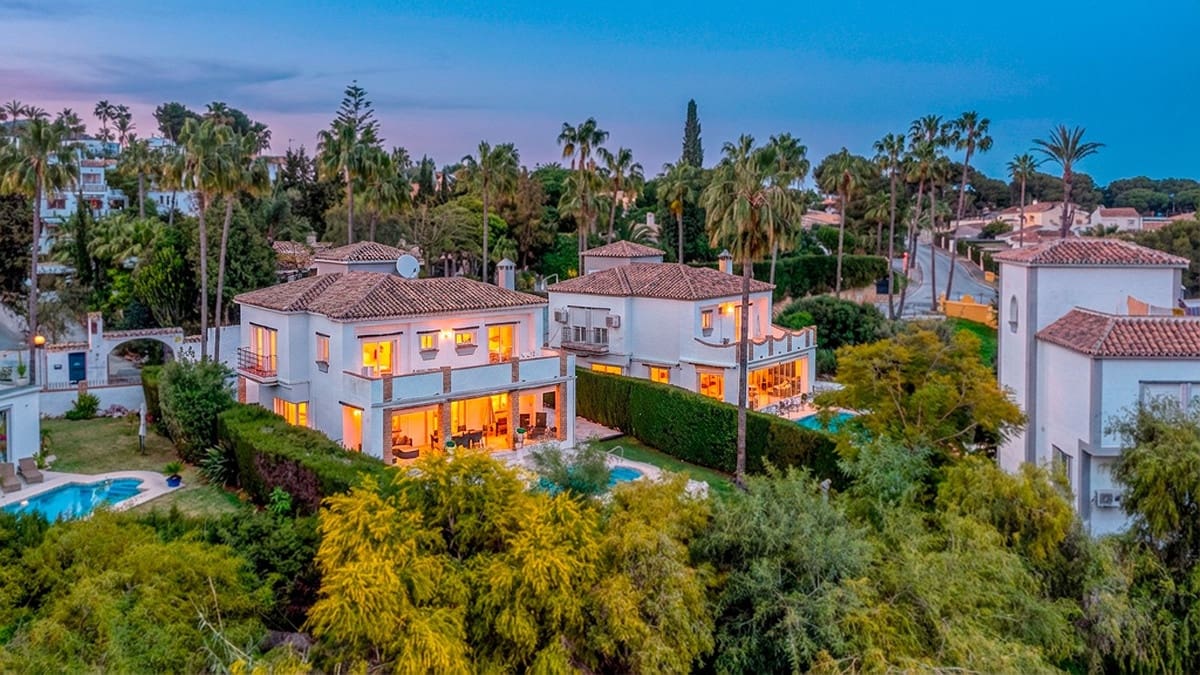 4 makuuhuone Huvila myytävänä paikassa Calahonda mukana uima-altaan - 1 299 000 € (Ref: 9705042)