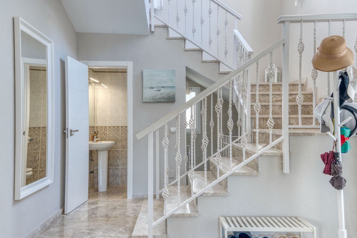 4 makuuhuone Huvila myytävänä paikassa Calahonda mukana uima-altaan - 1 299 000 € (Ref: 9705042)