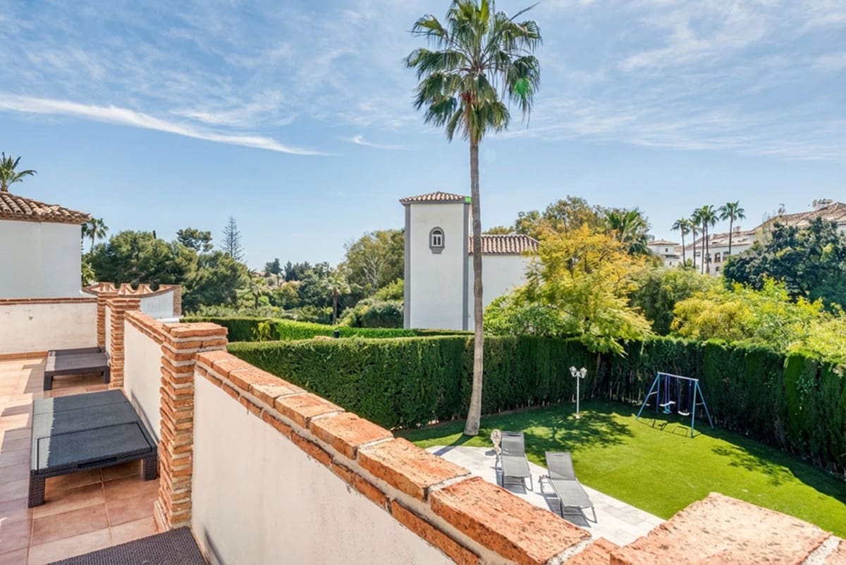 4 makuuhuone Huvila myytävänä paikassa Calahonda mukana uima-altaan - 1 299 000 € (Ref: 9705042)