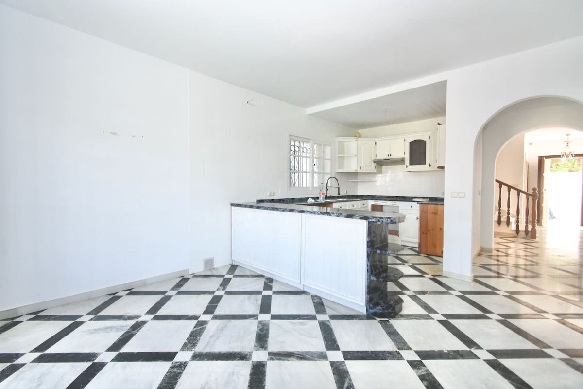 5 quarto Moradia para venda em La Cala de Mijas com piscina garagem - 1 330 000 € (Ref: 9705043)