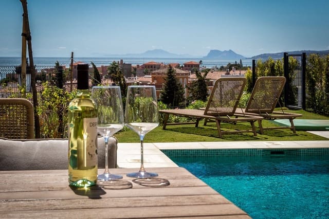 4 Zimmer Haus zu verkaufen in Centro, Estepona mit Pool - 1.375.000 € (Ref: 9705046)