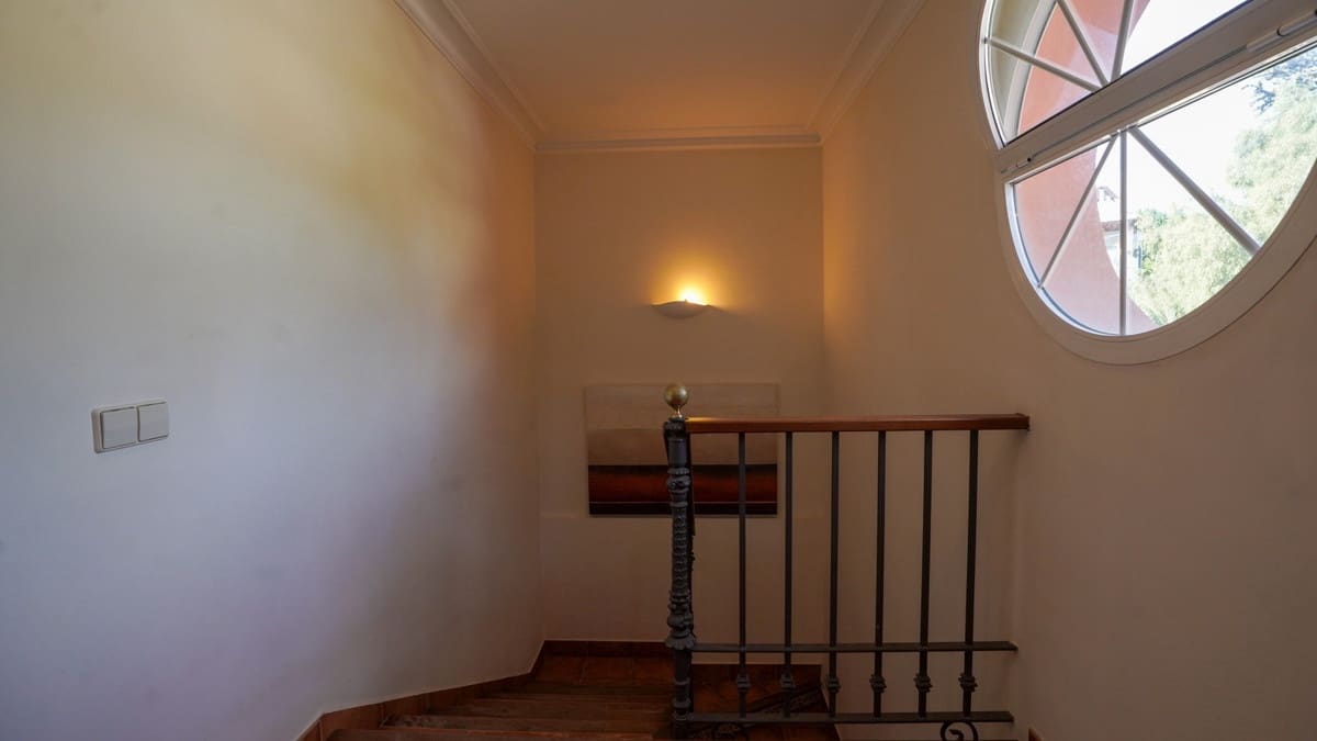 4 bedroom Villa for sale in Nueva Andalucia with pool - € 1,395,000 (Ref: 9705048)