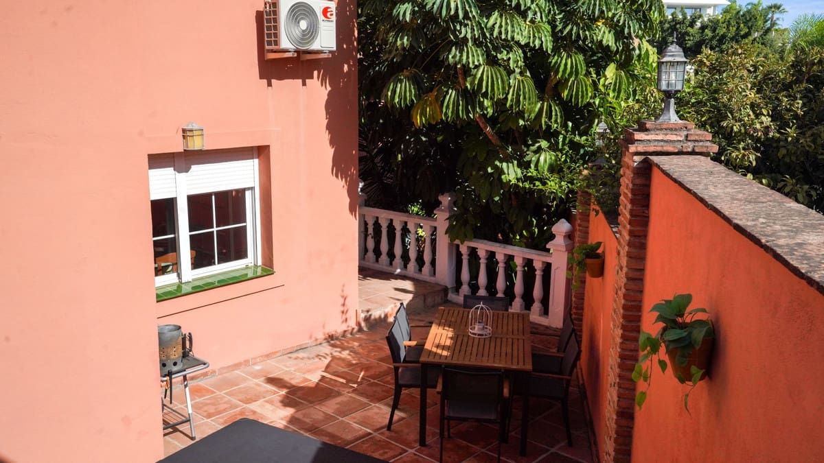 4 bedroom Villa for sale in Nueva Andalucia with pool - € 1,395,000 (Ref: 9705048)