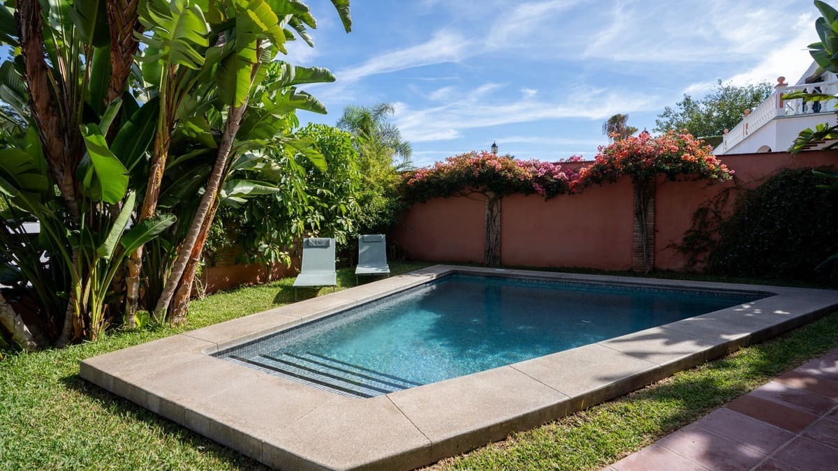 4 bedroom Villa for sale in Nueva Andalucia with pool - € 1,395,000 (Ref: 9705048)