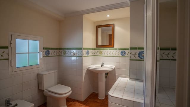 4 slaapkamer Villa te koop in La Dama de Noche - La Alzambra, Marbella met zwembad - € 1.395.000 (Ref: 9705048)