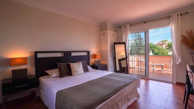 4 slaapkamer Villa te koop in La Dama de Noche - La Alzambra, Marbella met zwembad - € 1.395.000 (Ref: 9705048)