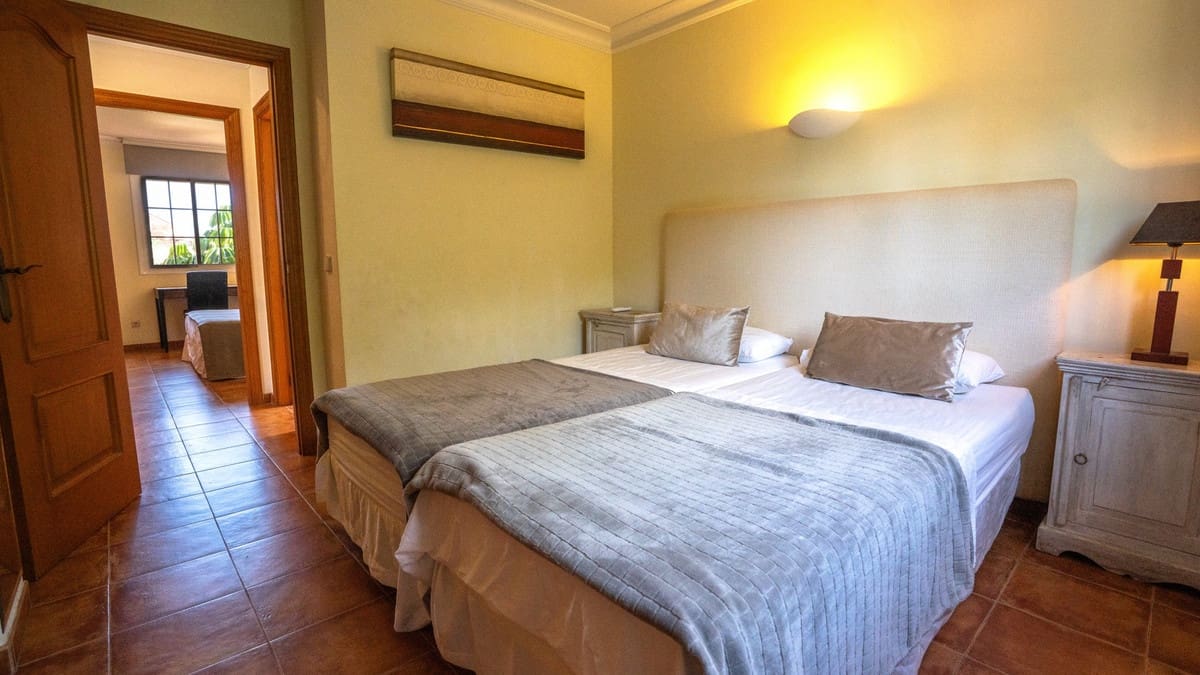 4 bedroom Villa for sale in Nueva Andalucia with pool - € 1,395,000 (Ref: 9705048)