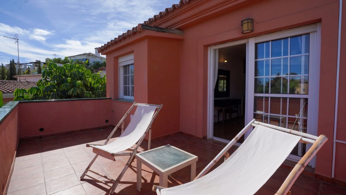 4 bedroom Villa for sale in Nueva Andalucia with pool - € 1,395,000 (Ref: 9705048)