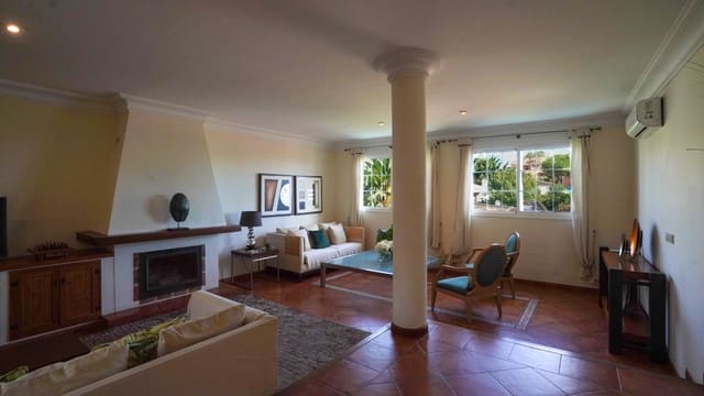 4 slaapkamer Villa te koop in La Dama de Noche - La Alzambra, Marbella met zwembad - € 1.395.000 (Ref: 9705048)