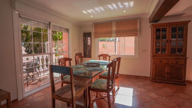 4 slaapkamer Villa te koop in La Dama de Noche - La Alzambra, Marbella met zwembad - € 1.395.000 (Ref: 9705048)