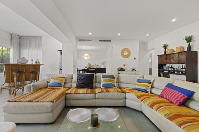 4 bedroom Villa for sale in Guadalmina Alta, Marbella with pool - € 1,395,000 (Ref: 9705050)