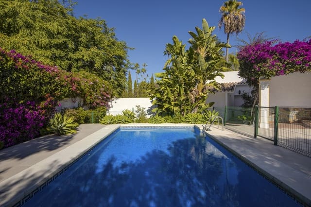 4 bedroom Villa for sale in Guadalmina Alta, Marbella with pool - € 1,395,000 (Ref: 9705050)