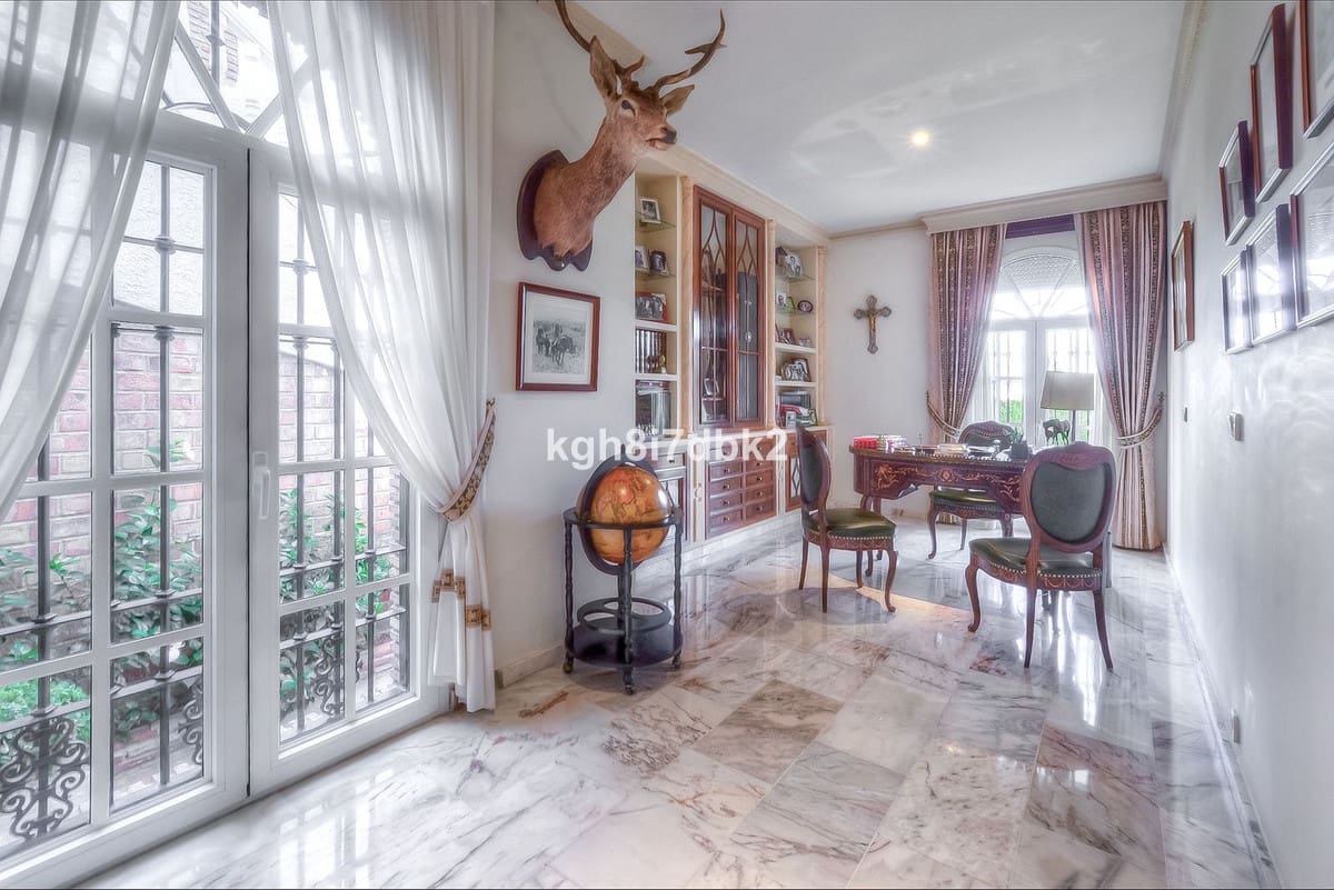 10 makuuhuone Huvila myytävänä paikassa Benalmadena mukana uima-altaan 
autotalli - 1 450 000 € (Ref: 9705051)