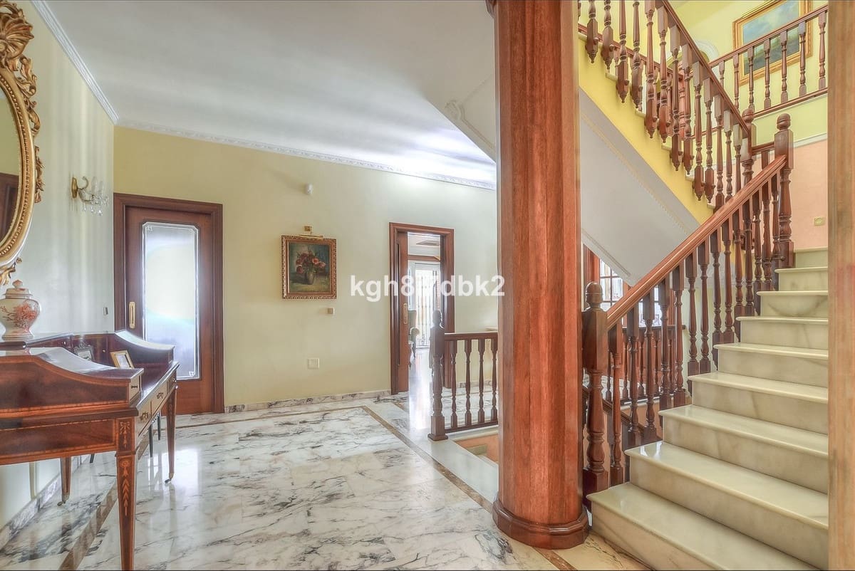 10 makuuhuone Huvila myytävänä paikassa Benalmadena mukana uima-altaan 
autotalli - 1 450 000 € (Ref: 9705051)