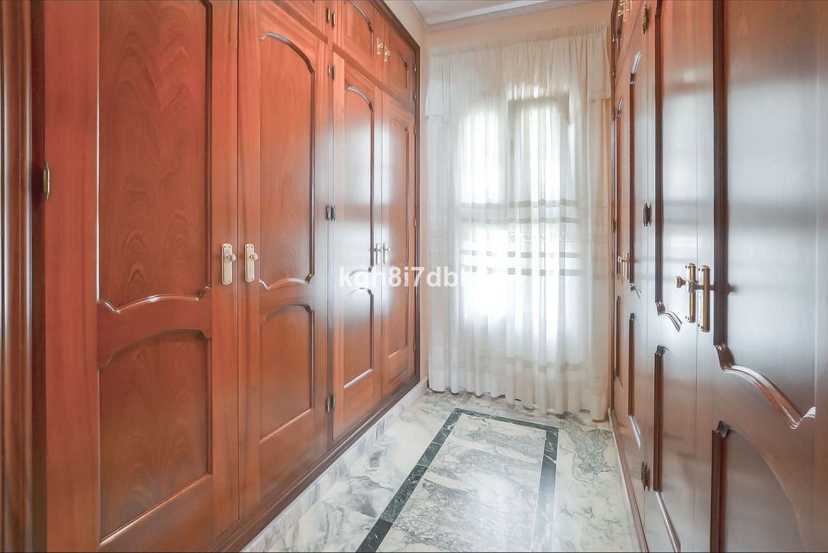 10 makuuhuone Huvila myytävänä paikassa Benalmadena mukana uima-altaan 
autotalli - 1 450 000 € (Ref: 9705051)