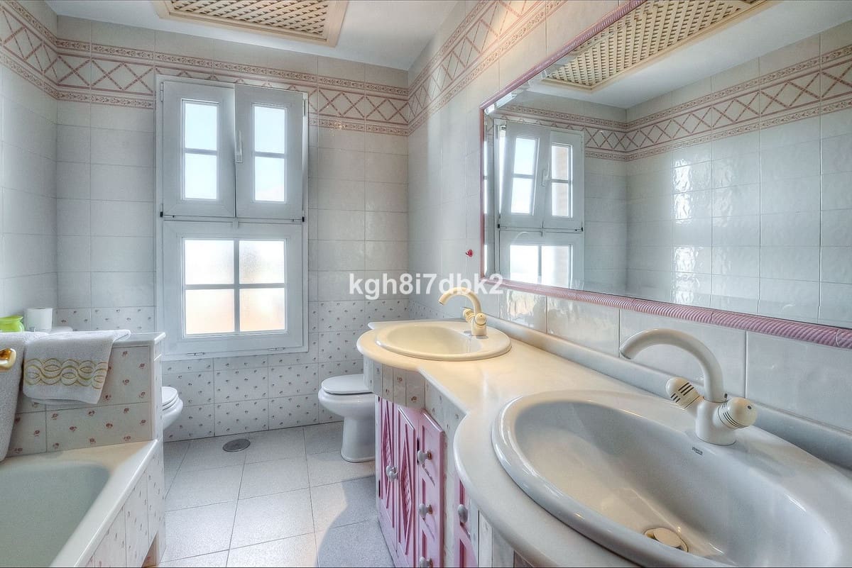 10 makuuhuone Huvila myytävänä paikassa Benalmadena mukana uima-altaan 
autotalli - 1 450 000 € (Ref: 9705051)