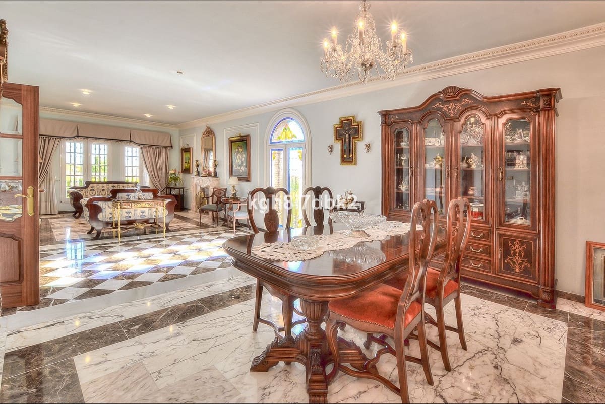 10 makuuhuone Huvila myytävänä paikassa Benalmadena mukana uima-altaan 
autotalli - 1 450 000 € (Ref: 9705051)