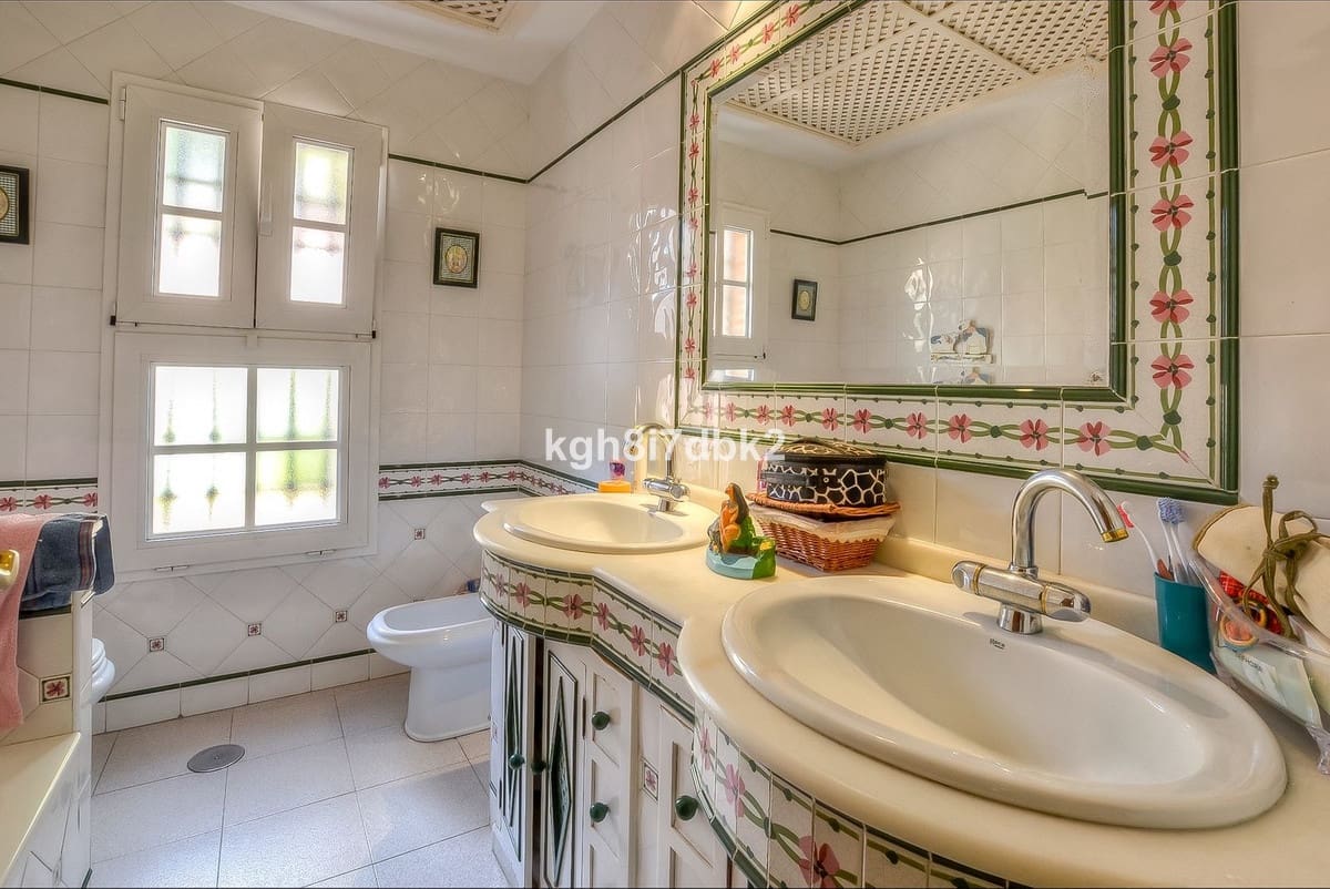 10 makuuhuone Huvila myytävänä paikassa Benalmadena mukana uima-altaan 
autotalli - 1 450 000 € (Ref: 9705051)