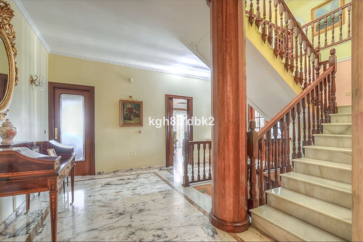 10 soveværelse Villa til salg i Benalmadena med swimmingpool garage - € 1.450.000 (Ref: 9705051)