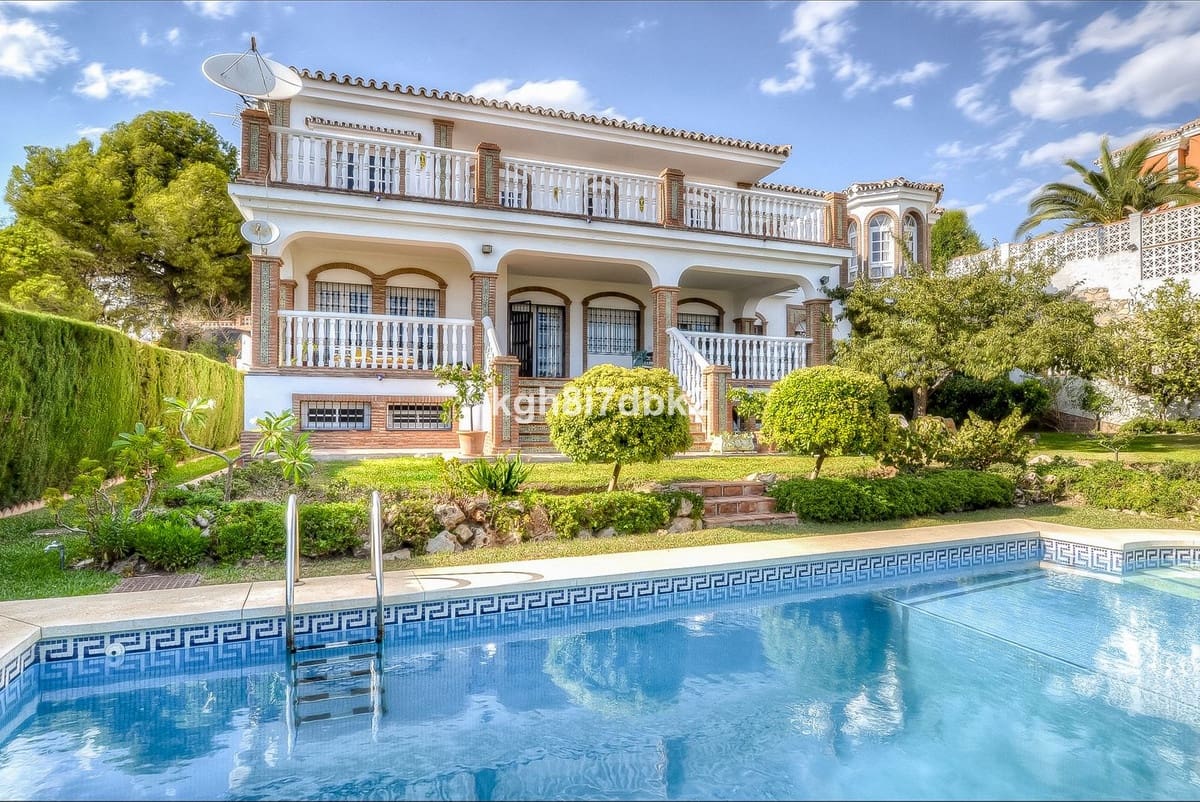 10 soveværelse Villa til salg i Benalmadena med swimmingpool garage - € 1.450.000 (Ref: 9705051)