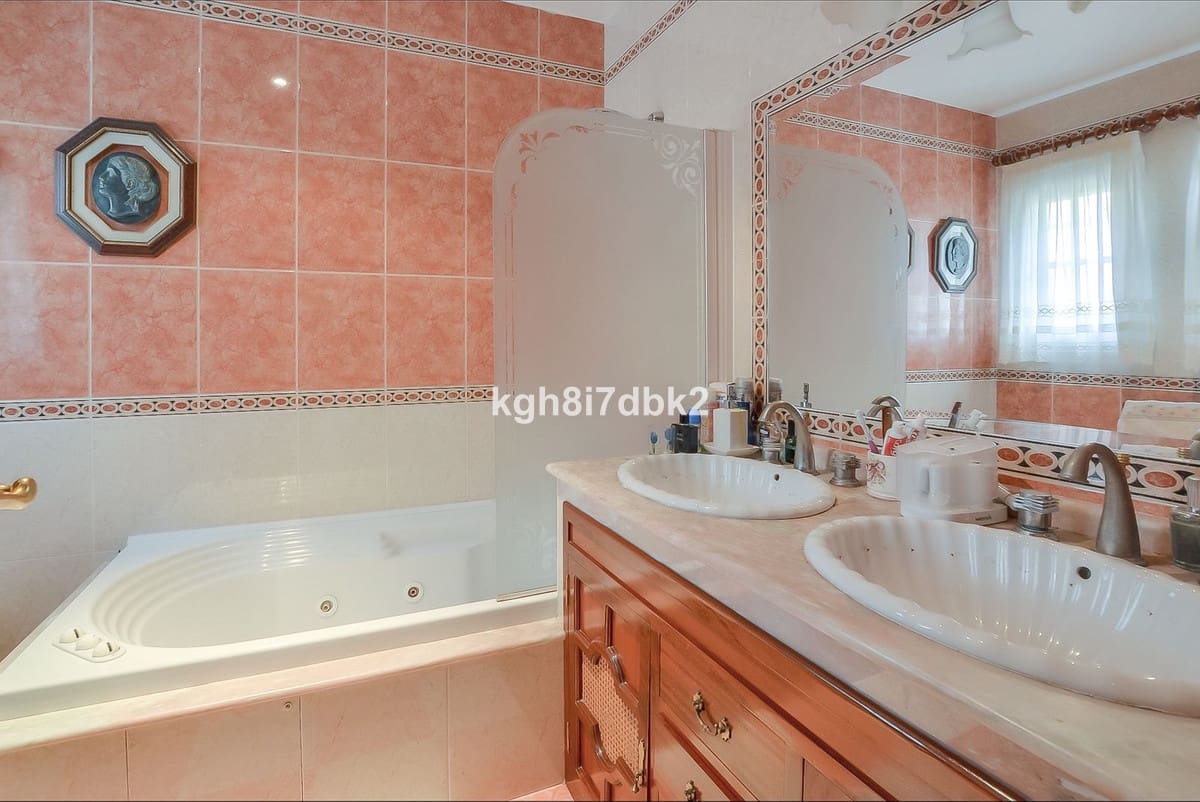 10 soveværelse Villa til salg i Benalmadena med swimmingpool garage - € 1.450.000 (Ref: 9705051)