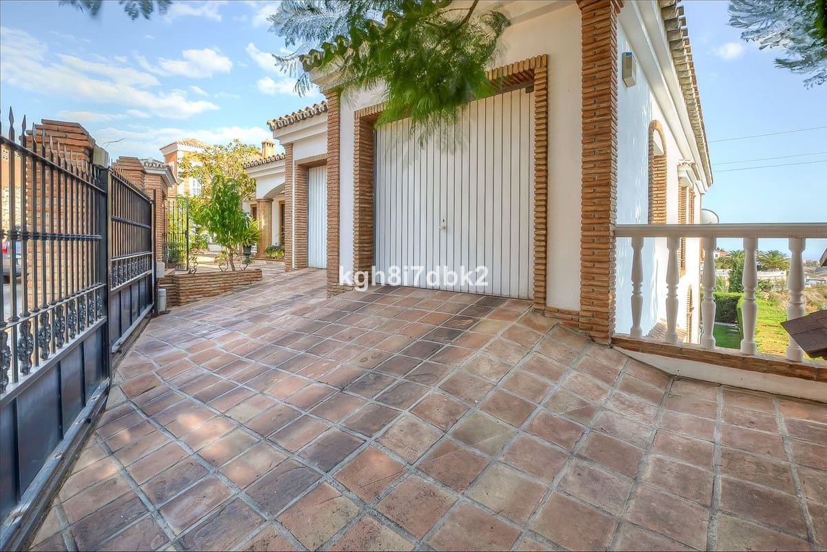 10 soveværelse Villa til salg i Benalmadena med swimmingpool garage - € 1.450.000 (Ref: 9705051)