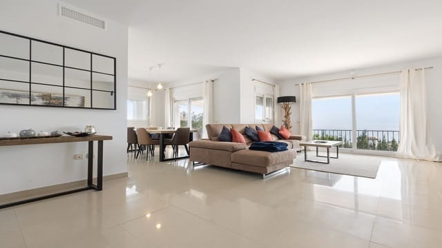 4 bedroom Villa for sale in Manilva Pueblo, Manilva with pool - € 1,450,000 (Ref: 9705052)