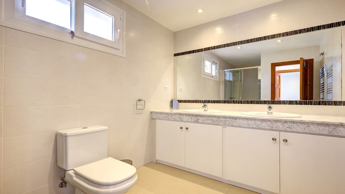 4 chambre Villa/Maison à vendre à Manilva avec piscine - 1 450 000 € (Ref: 9705052)